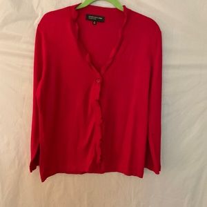 Woman, slightly huge sweater, long sleeve button from up with little tux